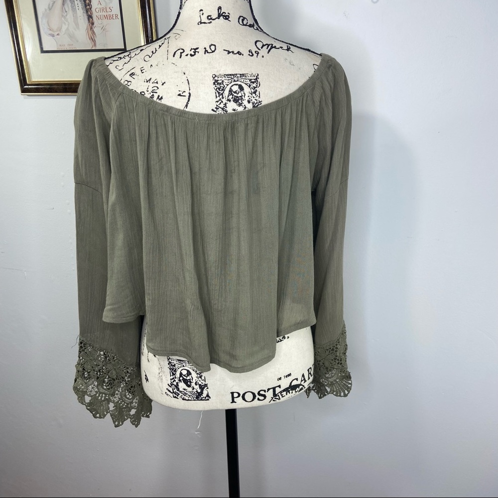 ✨ Haute Monde Off Shoulder Peasant Crop Blouse – Boho Chic Vibes 🌿✨ - Picture 4 of 10